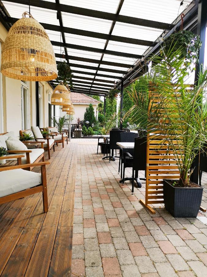 Asby Hotell 哈尔斯塔哈马 外观 照片